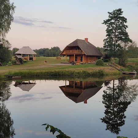 Brivdienu Maja Ar Pirti "Strautkalni" Ieriki Exterior photo