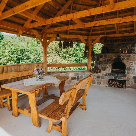 Brivdienu Maja Ar Pirti "Strautkalni" Ieriki Exterior photo