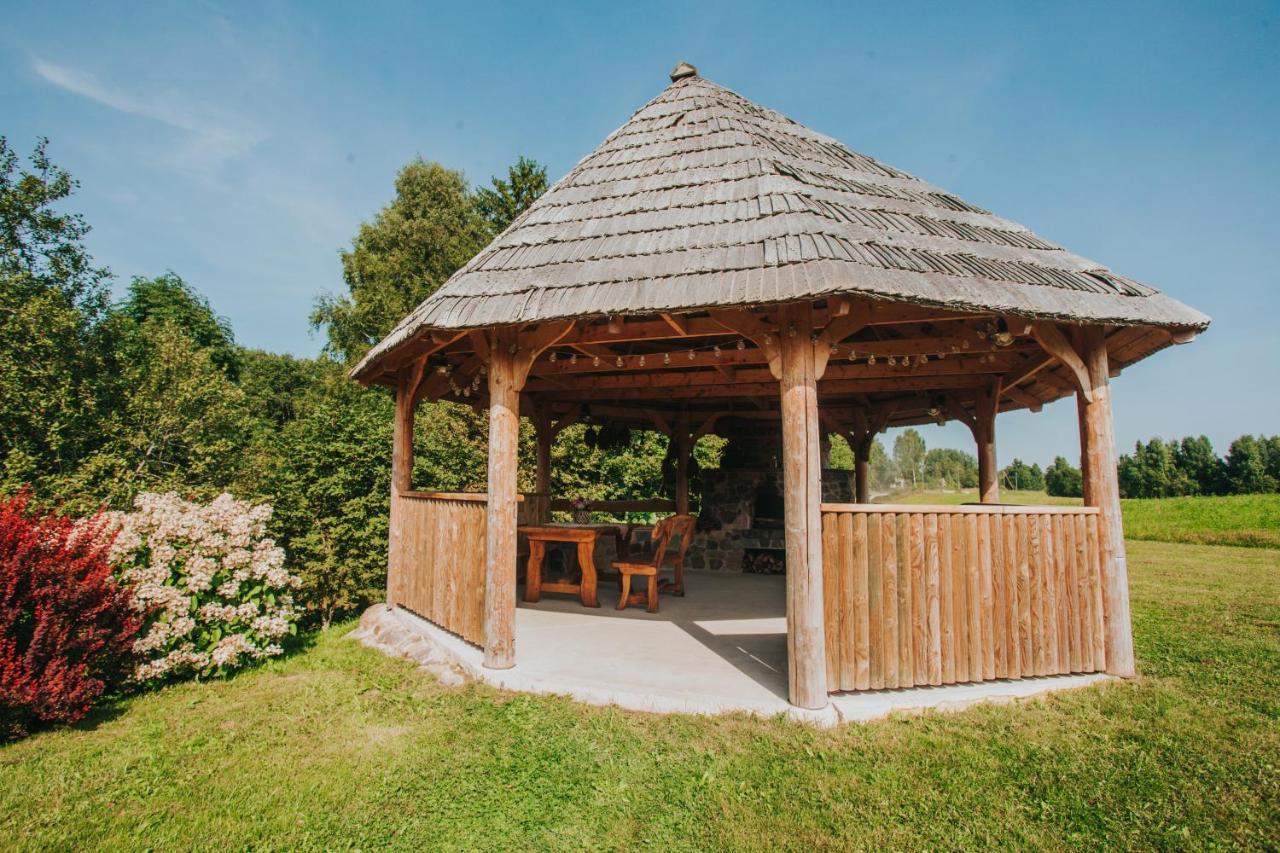Brivdienu Maja Ar Pirti "Strautkalni" Ieriki Exterior photo