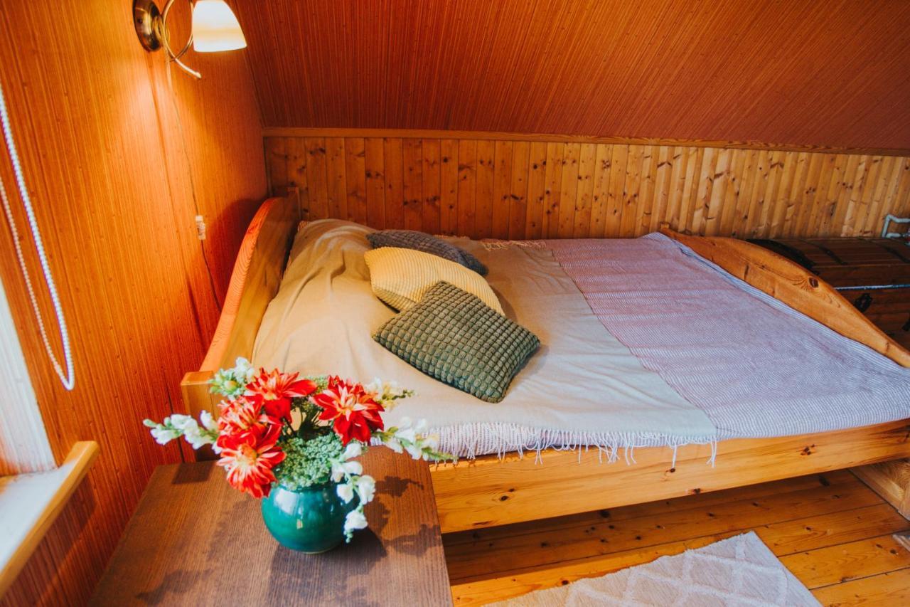 Brivdienu Maja Ar Pirti "Strautkalni" Ieriki Exterior photo