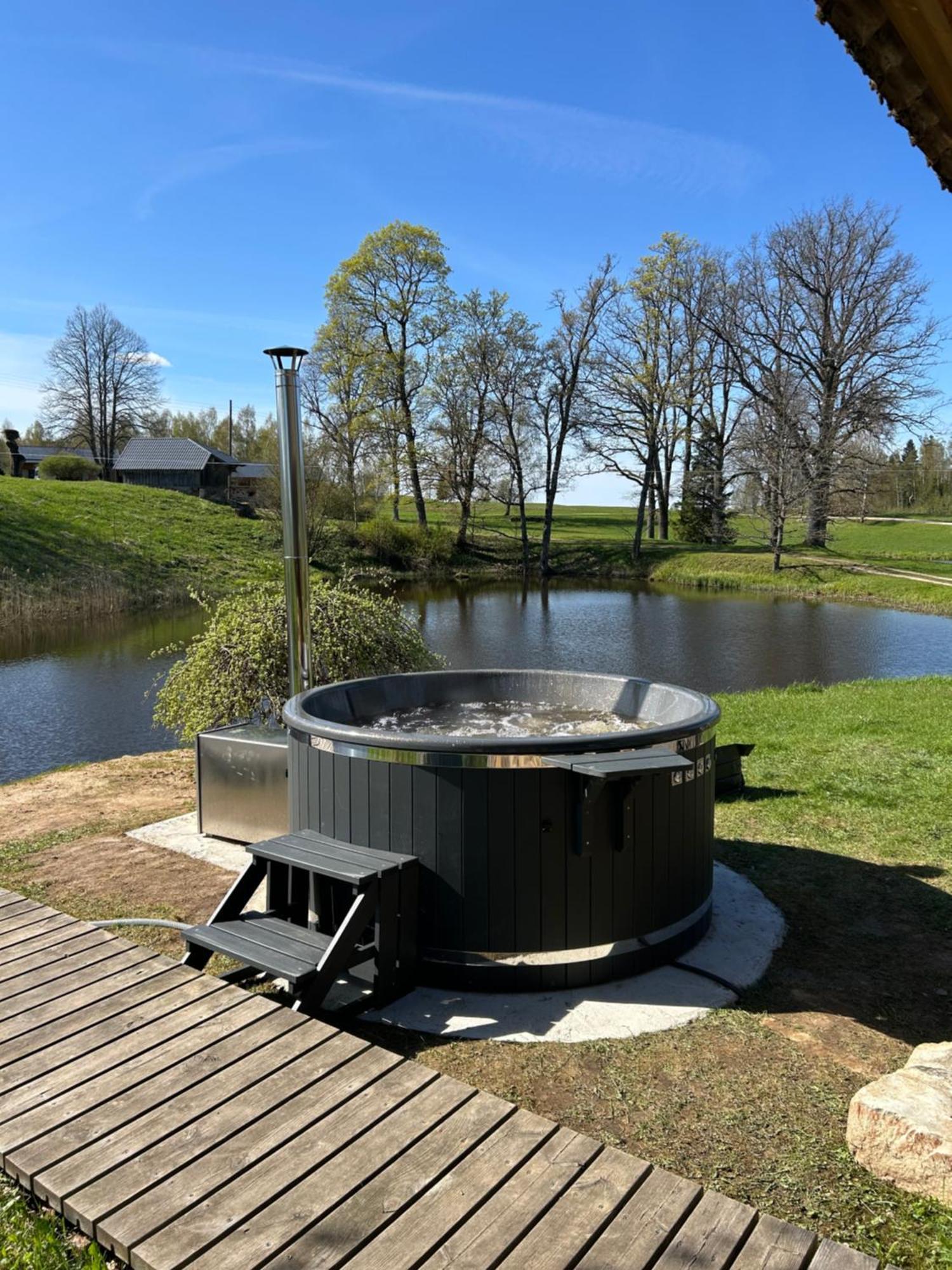 Brivdienu Maja Ar Pirti "Strautkalni" Ieriki Exterior photo